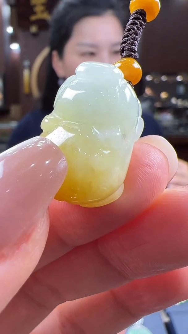 【闪购商品】翡翠挂件未镶嵌猪猪手机挂 有棉丝