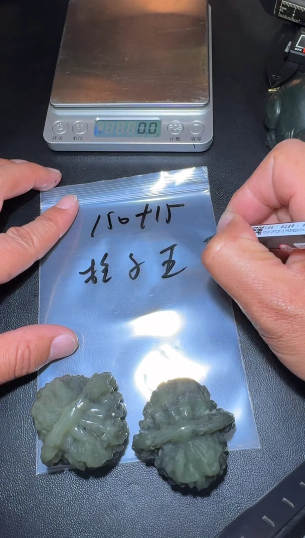 未镶嵌和田玉（糖玉）挂件和田玉