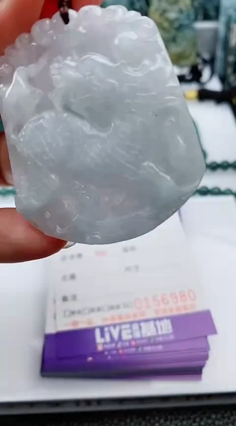 翡翠未镶嵌颈饰