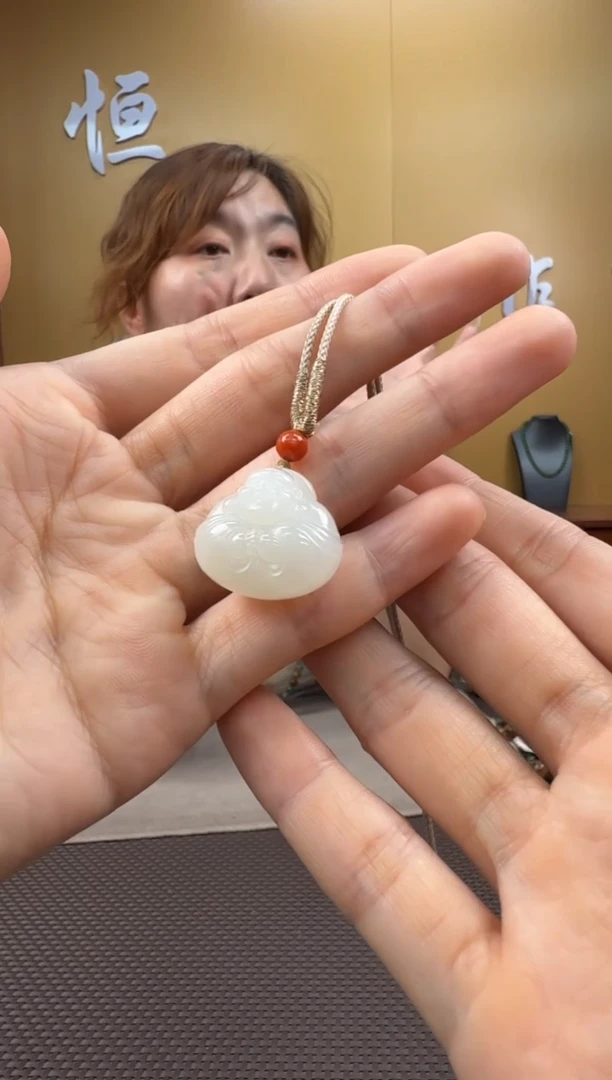 和田玉未镶嵌颈饰挂件