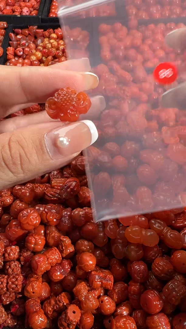 颈饰未镶嵌南红玛瑙1