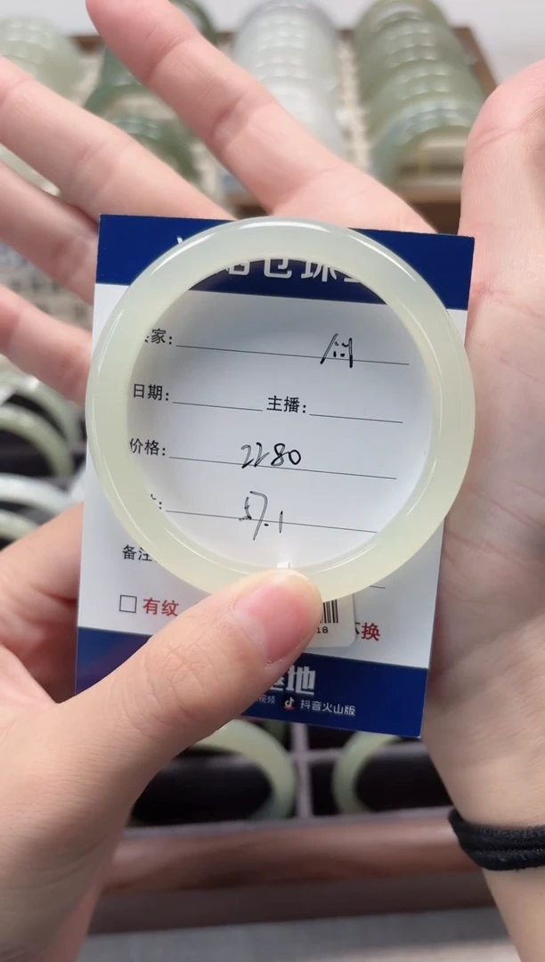 未镶嵌手镯和田玉手镯