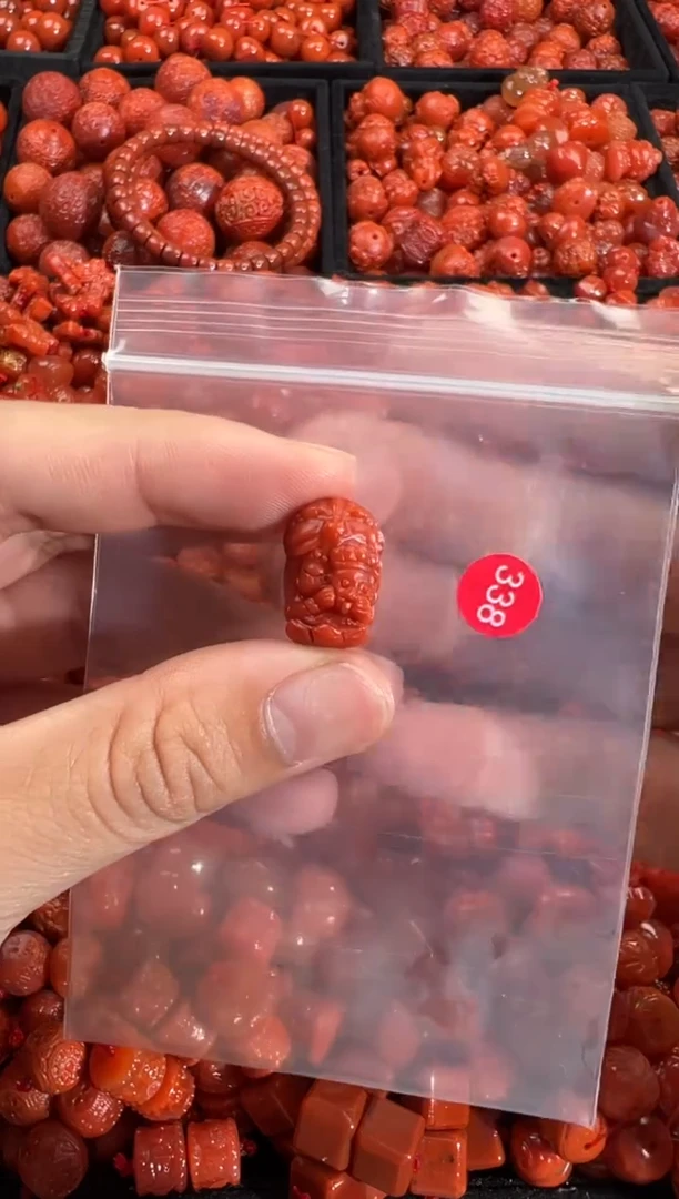 南红玛瑙未镶嵌颈饰1