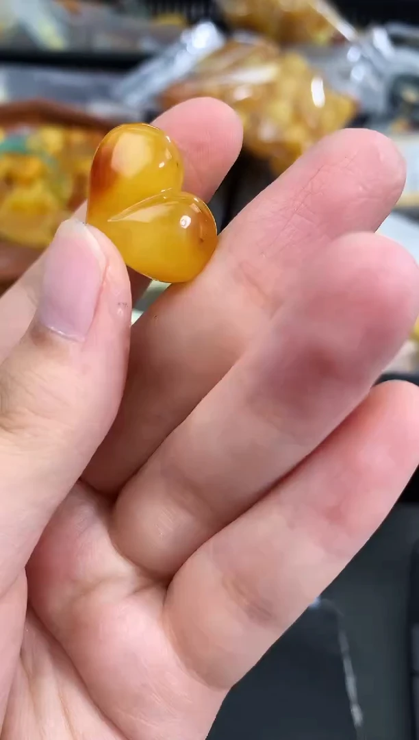 未镶嵌琥珀珠宝奇石282
