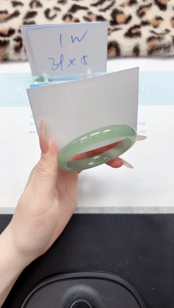 【闪购商品】石英质玉手镯未镶嵌116-58