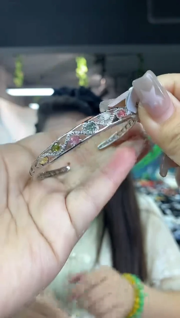 手镯未镶嵌碧玺多样性发其一颜色微差