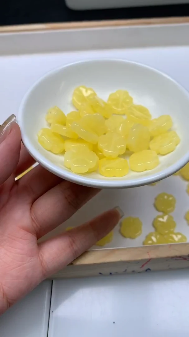 裸石蜜蜡未镶嵌M231 白花 蜡 四叶草15*4mm10个8元