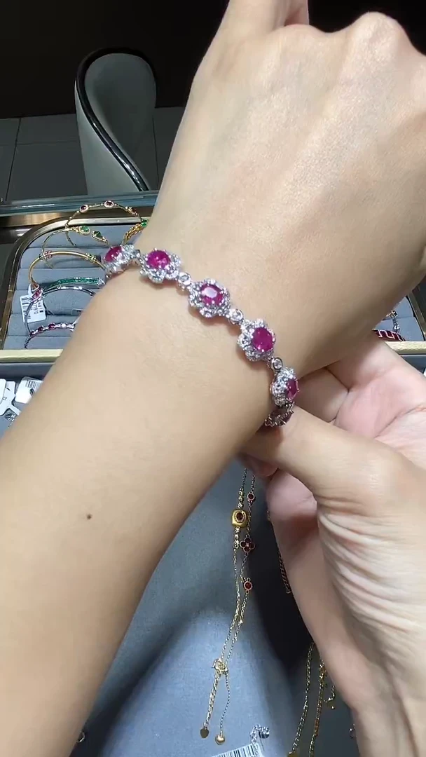 18K金镶嵌手链红宝石