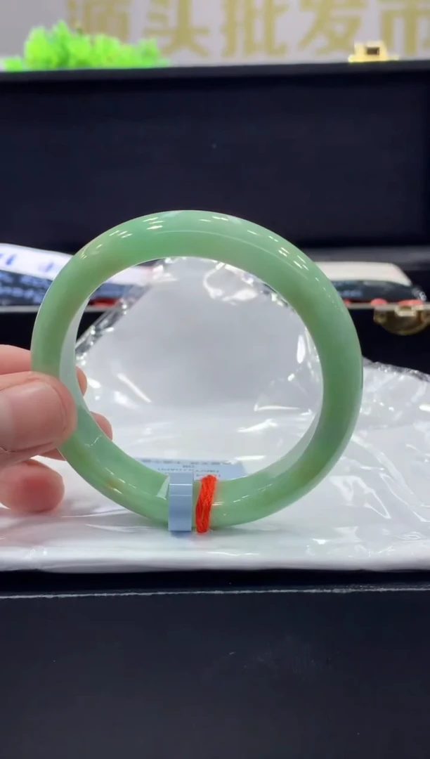 未镶嵌手镯翡翠翡翠手镯