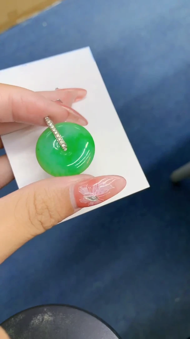 颈饰18K金镶嵌翡翠1