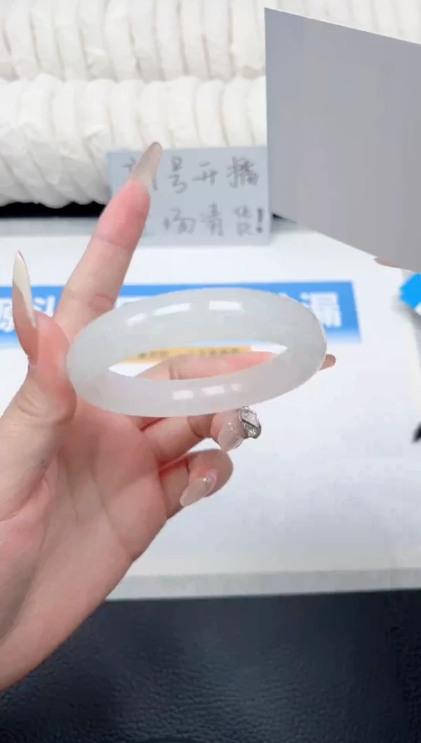 未镶嵌手镯石英质玉184-白月光56.2