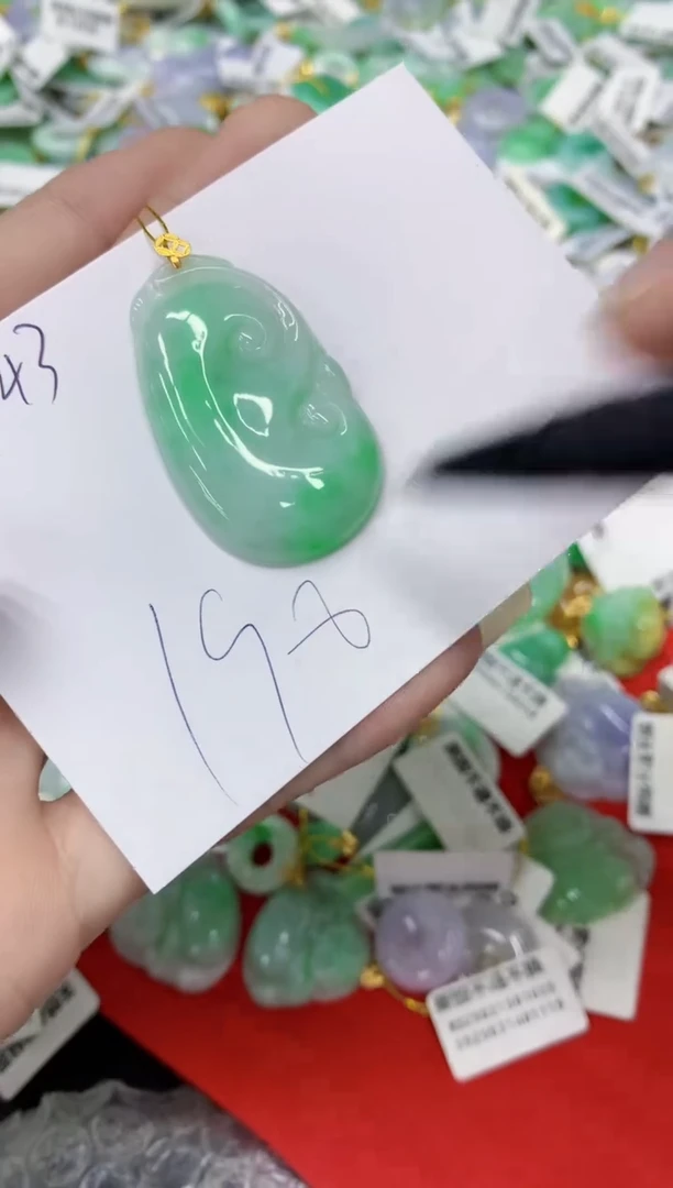 翡翠挂件18K金镶嵌11111111111