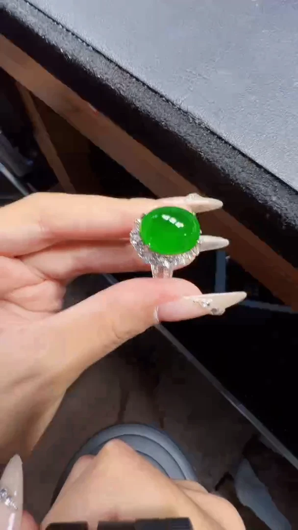 未镶嵌定制翡翠翡翠A货有轻微色差属于正常现象，戒指多样性发货1
