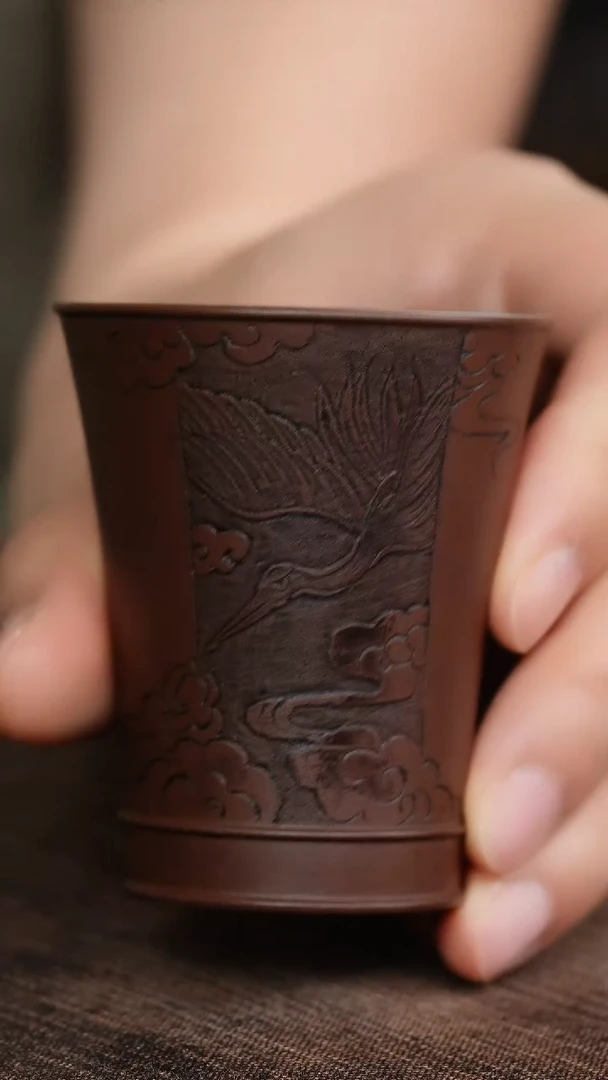 底槽清刻绘仙鹤紫砂杯