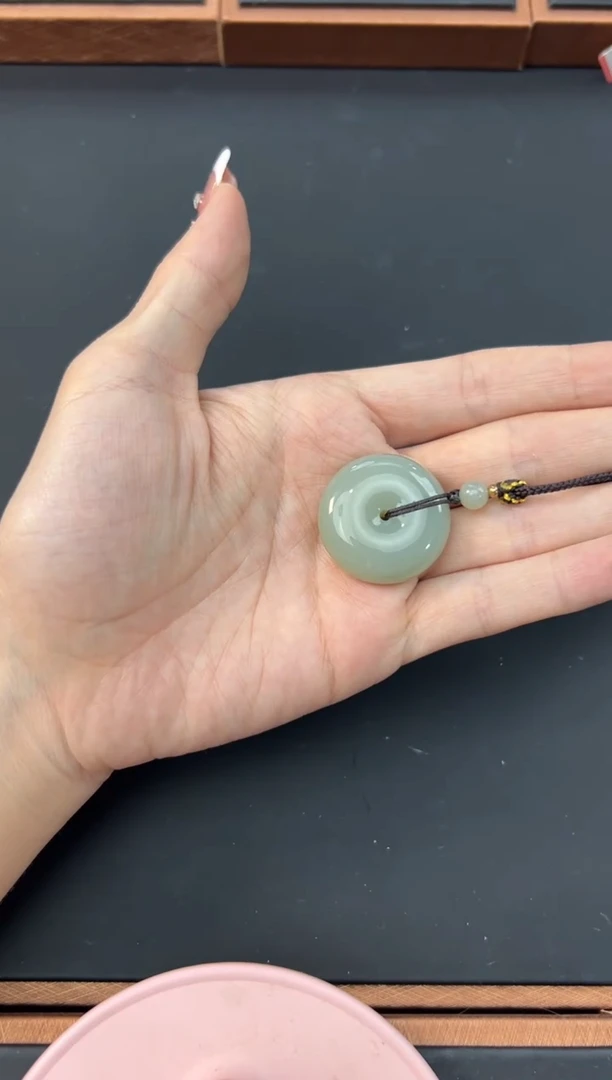 【闪购商品】和田玉颈饰未镶嵌且末微色差近矿平安扣