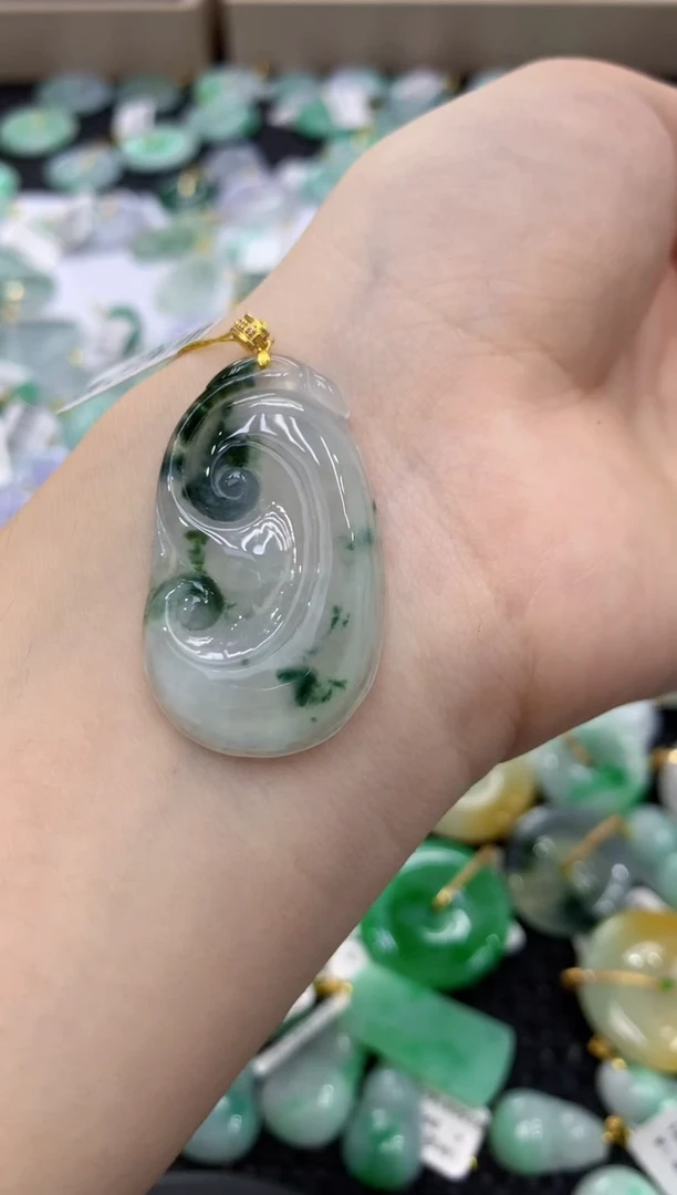 颈饰18K金镶嵌翡翠天然缅甸翡翠A货