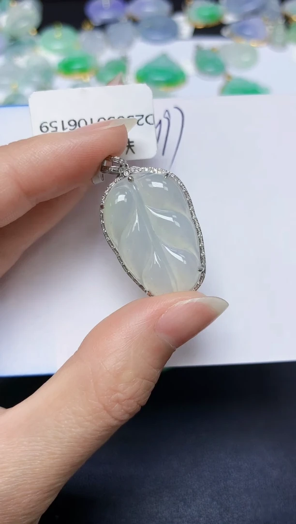 翡翠18K金镶嵌颈饰天然缅甸翡翠A货