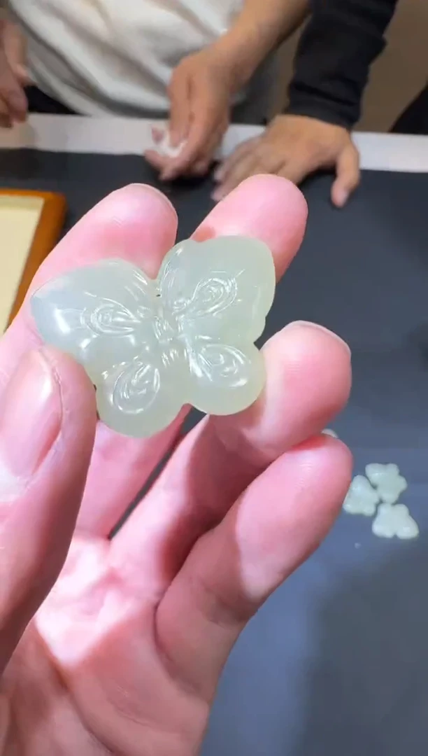 【闪购商品】和田玉蝴蝶未镶嵌123好大哥