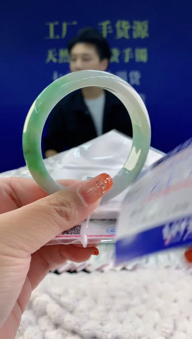 【闪购商品】翡翠手镯未镶嵌天然A货翡翠52