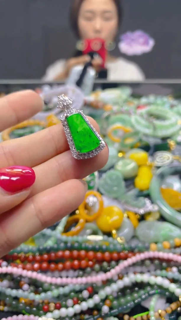 颈饰未镶嵌翡翠/D/翡翠A货，一件也是批发价