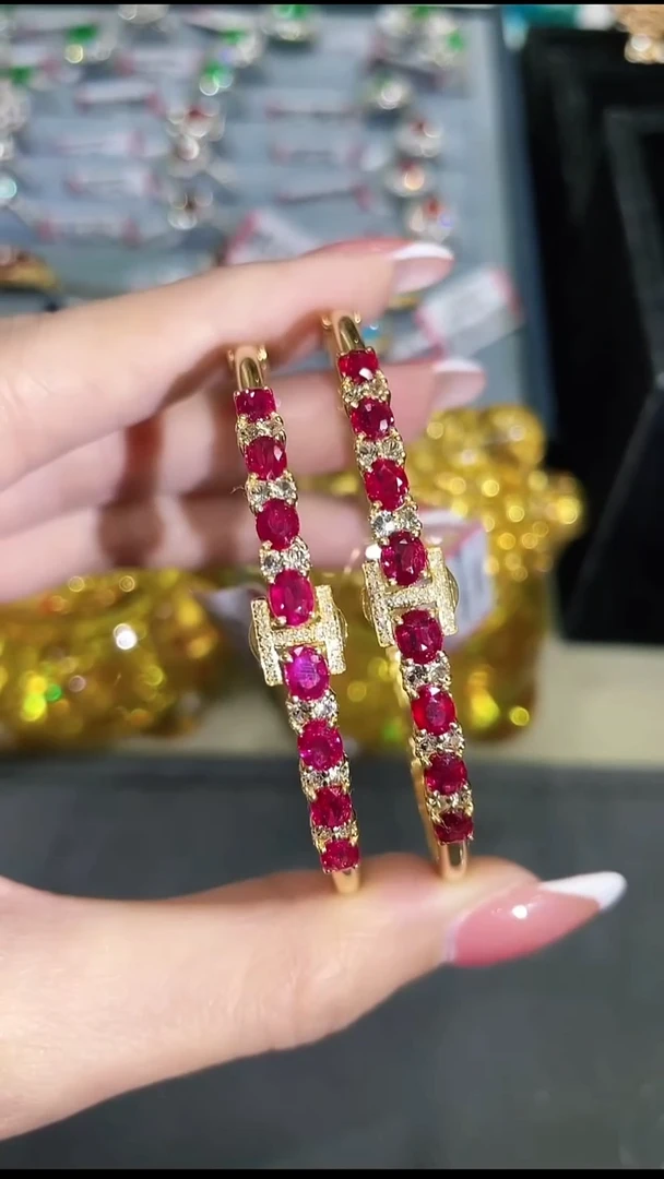 手镯18K金镶嵌红宝石多样性发其一