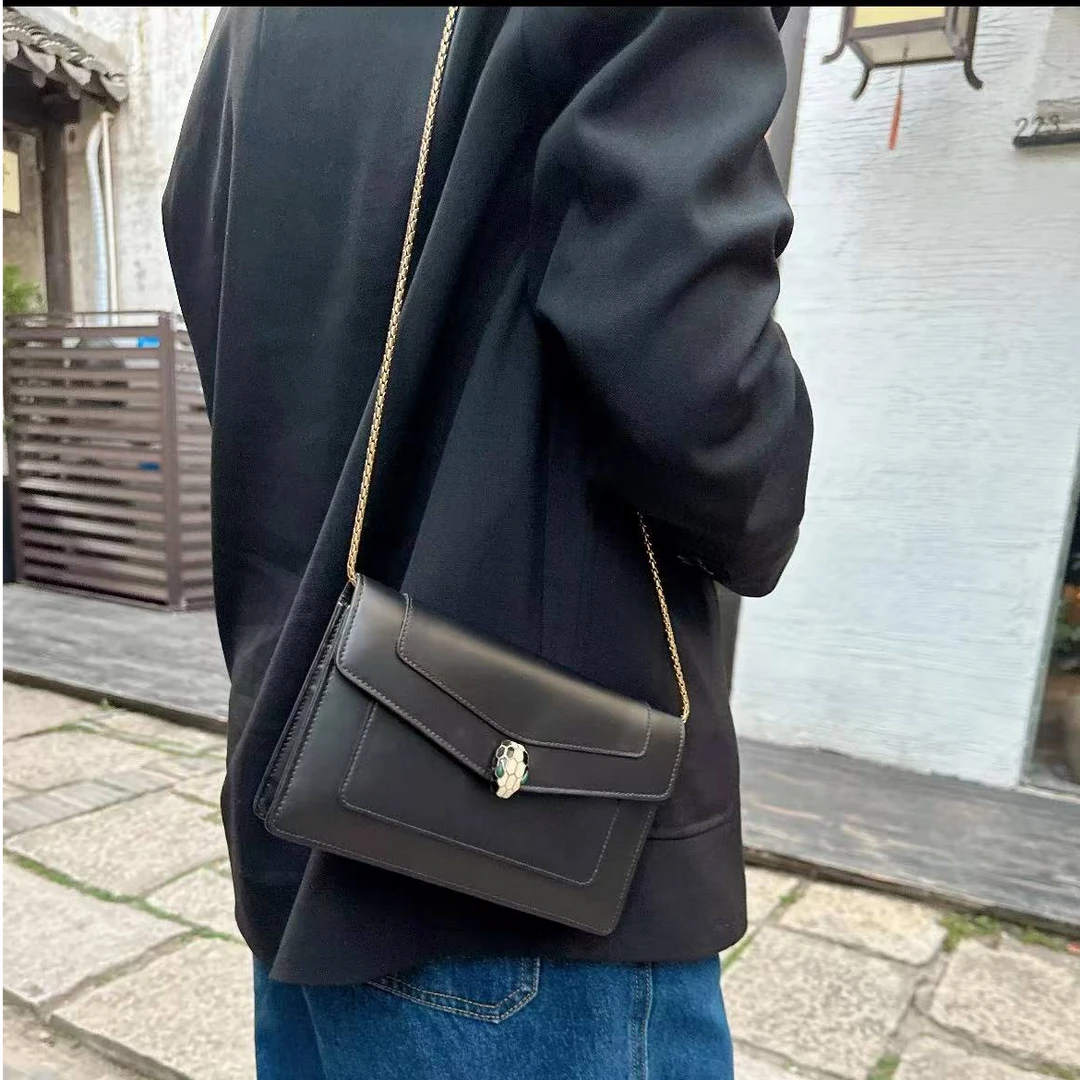 99新 BVLGARI/宝格丽 蔚蓝/黑色 蛇头风琴包