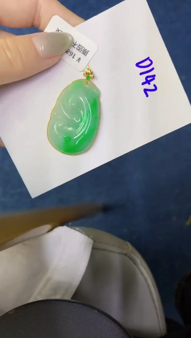 翡翠18K金镶嵌颈饰缅甸天然翡翠A货