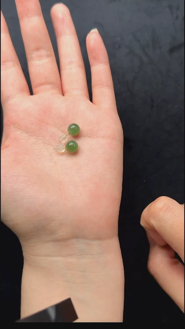 颈饰18K金镶嵌和田玉051-苹果绿圆珠耳钉-N0215-1225
