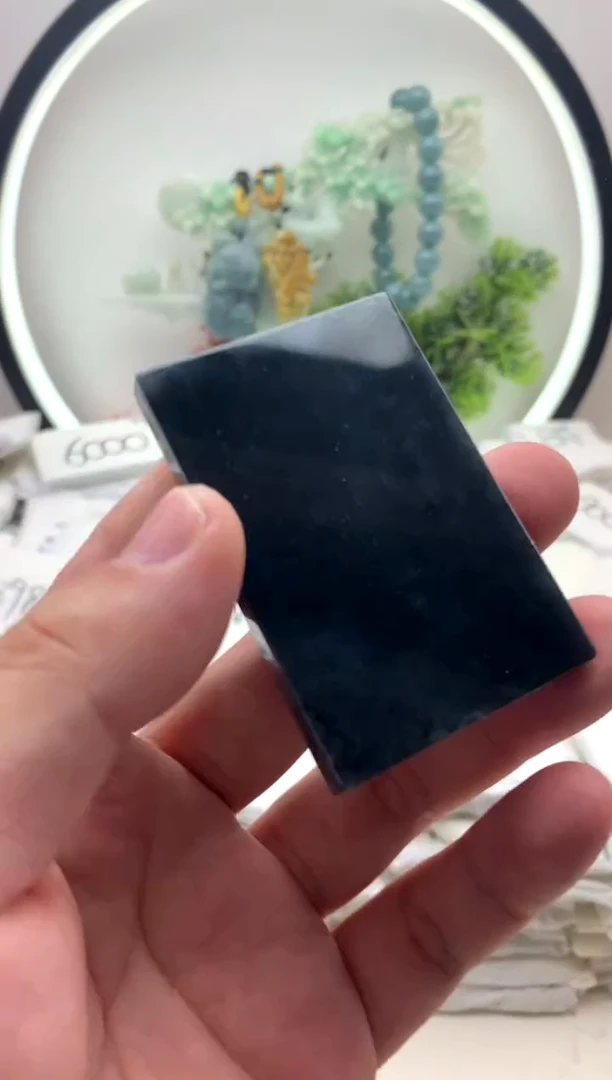 翡翠未镶嵌颈饰乌鸡无事牌