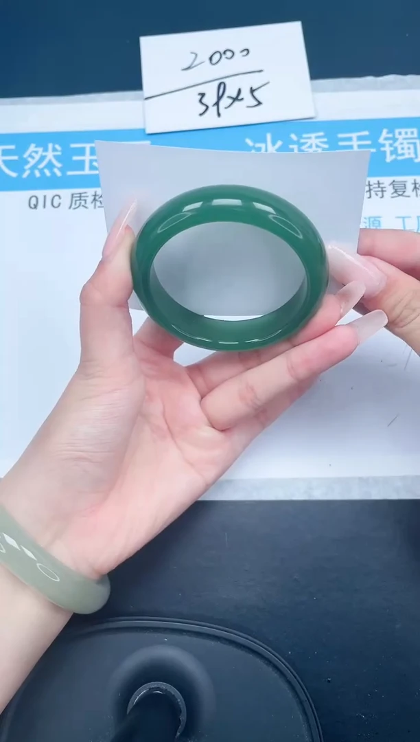 【闪购商品】石英质玉手镯未镶嵌25-55