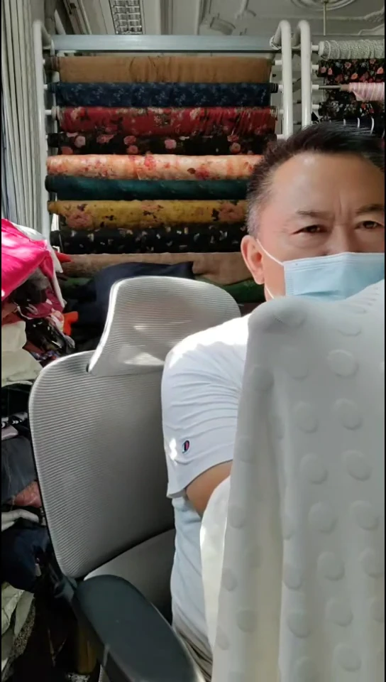白色立体波点布料