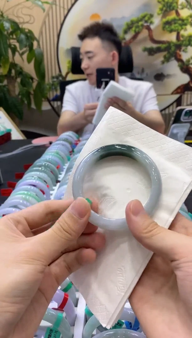 翡翠手镯未镶嵌7979