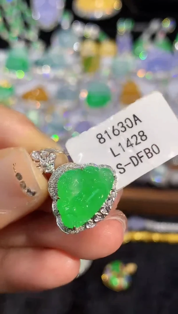 吊坠(不含链)18K金镶嵌翡翠L1428多样性发其一