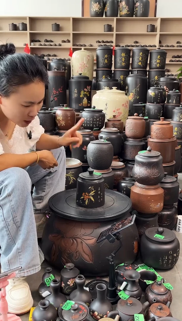 罐瑕疵茶叶罐   锤纹彩填100克   204