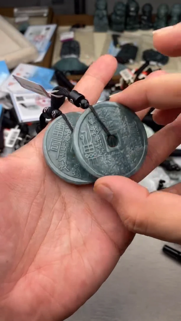 翡翠未镶嵌颈饰 多样性发其一