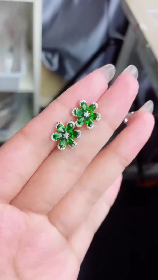 【闪购商品】透辉石耳饰银S925镶嵌耳饰