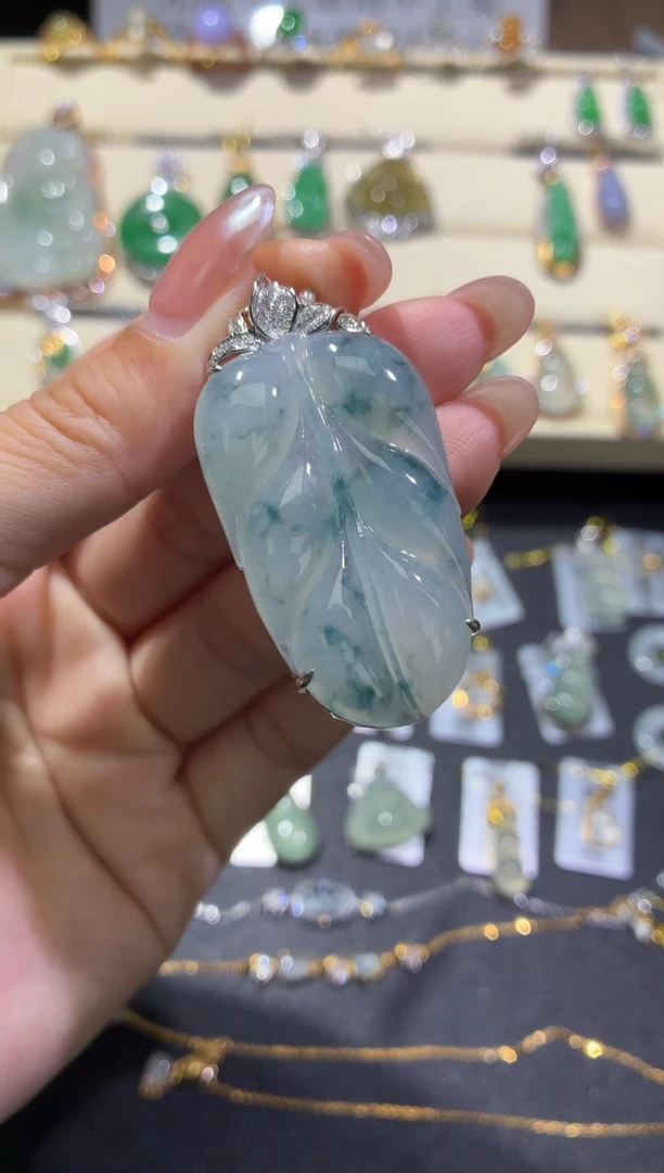 翡翠18K金镶嵌颈饰天然翡翠A货