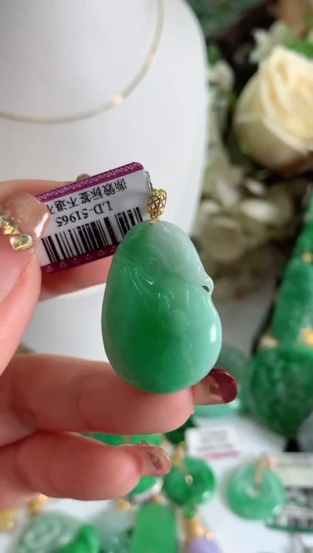 【闪购商品】翡翠吊坠(不含链)18K金镶嵌挂件