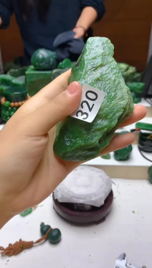 未镶嵌和田玉（碧玉）珠宝半成品0