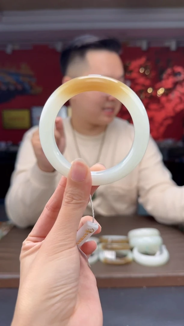 颈饰未镶嵌和田玉且末糖白手镯54-61