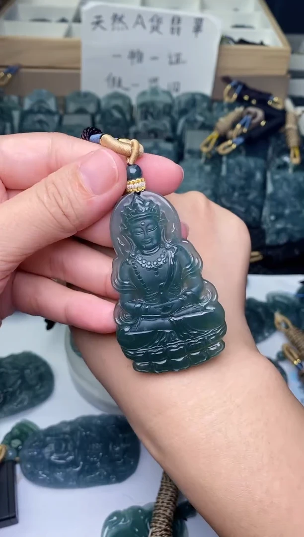 颈饰未镶嵌翡翠