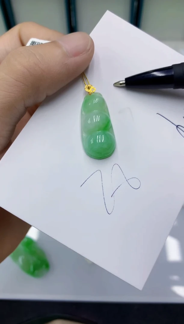 翡翠18K金镶嵌颈饰翡翠