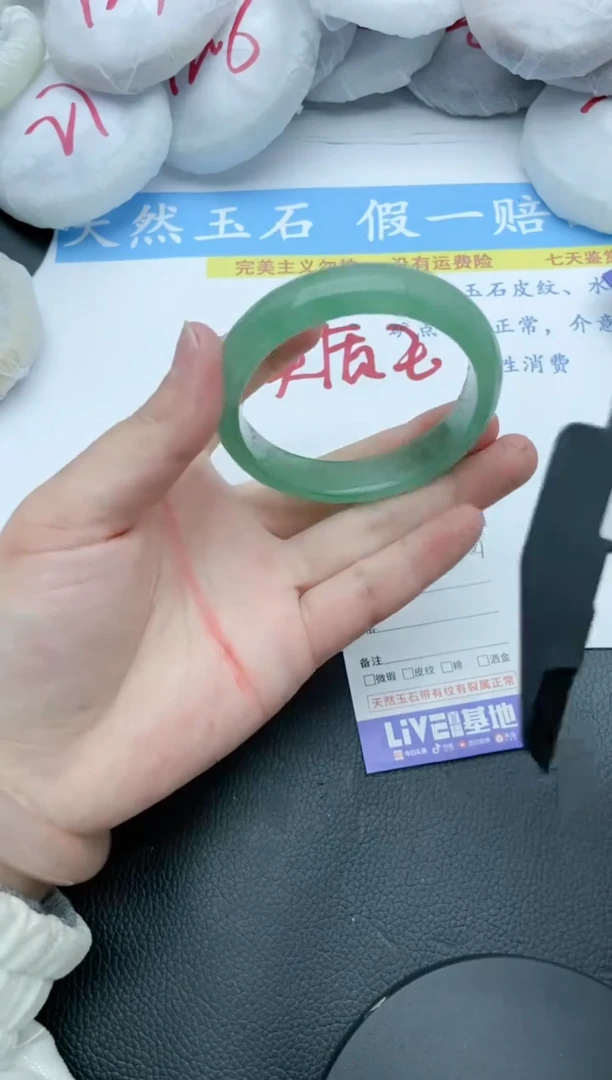 【闪购商品】石英质玉手镯未镶嵌259+55/56