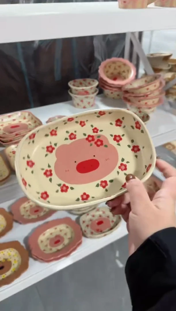 【闪购商品】猪猪盘子高温瓷器