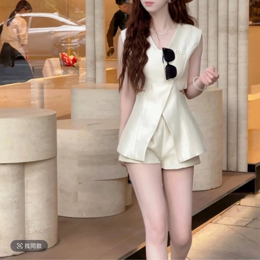 纯欲风时尚套装女夏季新款单粒扣露腰V领马夹背心+高腰短裤两件套