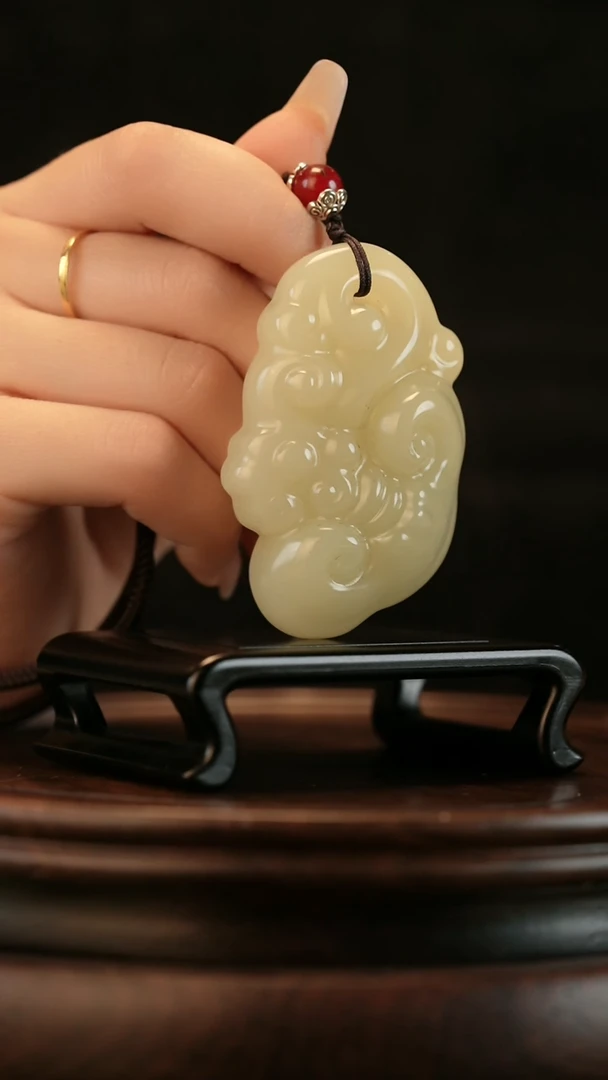 云南石竹叶青雕刻：长寿灵芝