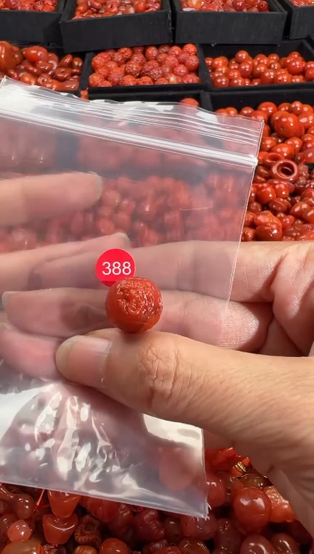 南红玛瑙未镶嵌颈饰1