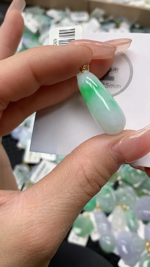 颈饰18K金镶嵌翡翠a货支持复检百元以上9元证书费自理