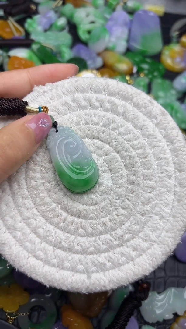 颈饰未镶嵌翡翠缅甸翡翠吊坠