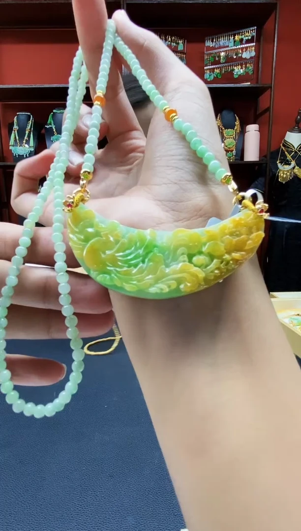 颈饰未镶嵌翡翠吊坠